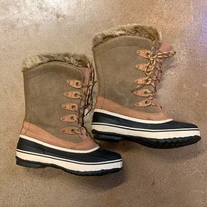 ***NWT*** Fur-lined Kodiak Boots size 9
